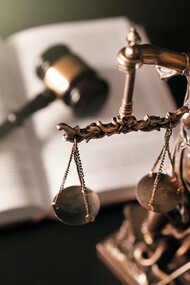 Nella tripartizione delle funzioni statali dei poteri, in legislativo, esecutivo e giudiziario, quello giudiziario risulta il più debole 