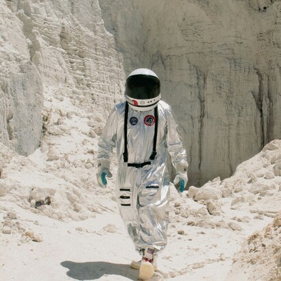 Tuttavia, la necessità di soluzioni sostenibili spinge la ricerca verso nuove fonti alimentari che possano essere prodotte direttamente nello spazio