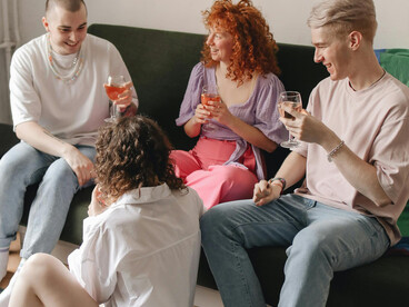 En Azogues, Ecuador, el inicio del consumo de alcohol entre adolescentes se sitúa entre los 14 y 15 años, convirtiéndose en una práctica transgeneracional