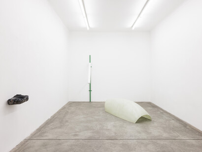 Verschiedene künstler, Pozzetto, ausstellungsansicht. Mit freundlicher genehmigung der Galerie Martin Janda