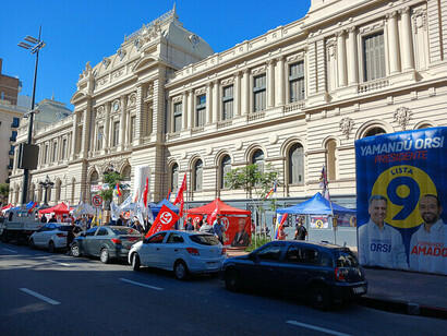 El balotaje que llevó a Orsi al poder, con votos prestados y heterogéneos, tensiona aún más la definición de hasta dónde puede llegar el pragmatismo sin erosionar su identidad