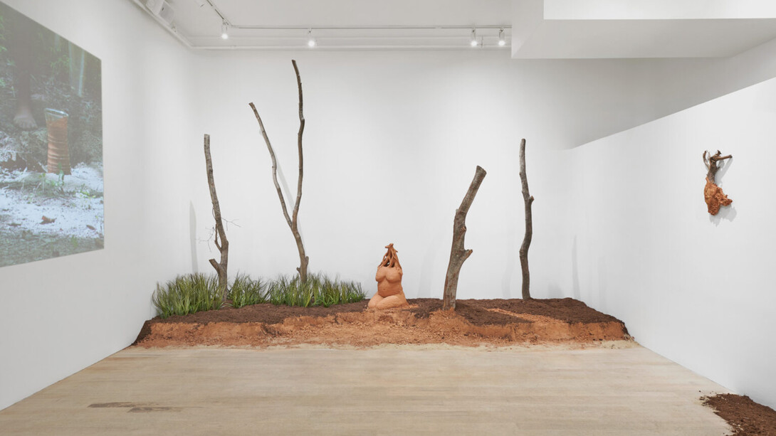 V Walton, I find rest, exhibition view. Courtesy of Hannah Traore Gallery 