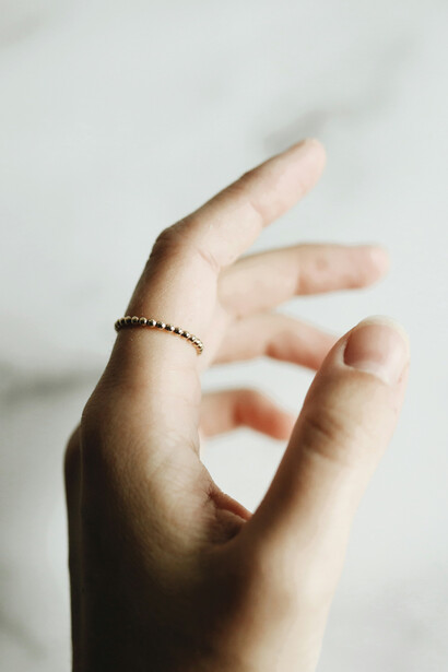 Chaque matin, la lumière d’une nouvelle réalité effleure nos doigts, comme si le jour lui-même nous invitait à le façonner