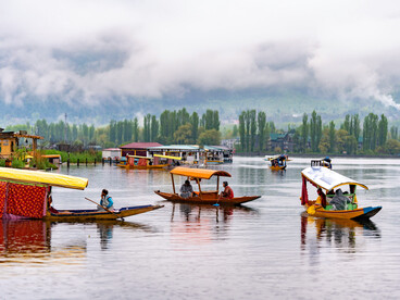 Les embarcations du lac Dal offrent l’image d’un Cachemire suspendu entre héritage culturel, mémoire du conflit et incertitudes politiques