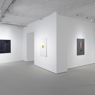 Manuel Alvess, Haute surveillance, vue d'exposition. Avec l'aimable autorisation de la Galerie Jocelyn Wolff