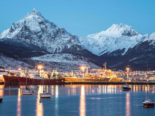 Ushuaia, Argentina, la ciudad más austral del planeta, combina una historia singular con paisajes de una belleza salvaje que invitan a la aventura