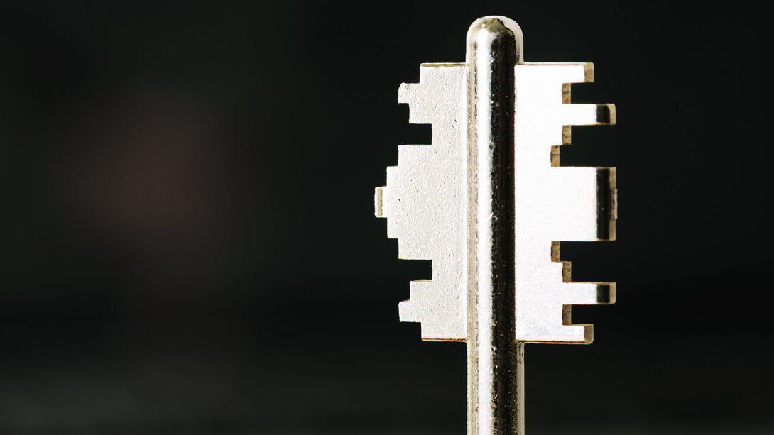 Agora você está preso em um ciclo: trabalha mais para compensar a falta de fluxo externo, fica mais cansado, mais defensivo, mais fechado, o que bloqueia ainda mais o fluxo, forçando você a trabalhar ainda mais. É exaustão autossustentada. Prisão autoimplementada. Escassez autocriada. E a chave para sair está nas suas mãos. Literalmente