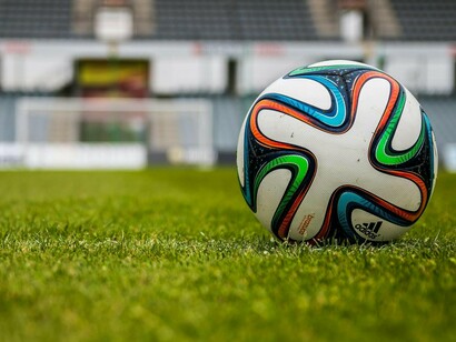 O pesquisador e professor de história, George Pereira é sócio do citado clube, e diretor da torcida: Portão 10 - Avante Santa Cruz. Tornou-se torcedor através do pai, que tinha um vizinho com uma bicicleta personalizada do Santa Cruz nos anos 1970, com a qual ficou maravilhado com as cores do referido clube. Ele recorda que, “no primeiro jogo do Santa Cruz que meu pai me levou, no Arruda, em 2005, Santa Cruz x Grêmio, lembro do sentimento ao entrar no estádio e ver aquela multidão coral, colorida, fazendo a festa