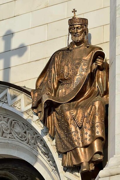 Statua in bronzo di Costantino il Grande, replica della scultura originale in marmo eseguita da Dmitrij Tugarinov, tra il 1846 e il 1863