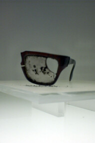 Gafas del presidente de Chile Salvador Allende, encontradas en el Palacio de la Moneda, tras el bombardeo de 1973