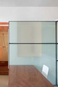 Vivienda semiprefabricada en un edificio plurifamiliar en Barcelona. Autor: Agustí Costa. Foto: David Cardelús 
