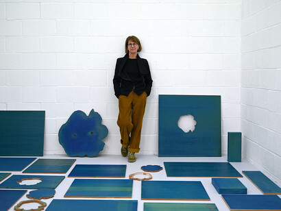 Judith Cowan nel suo studio. Foto di Claudia Zanfi