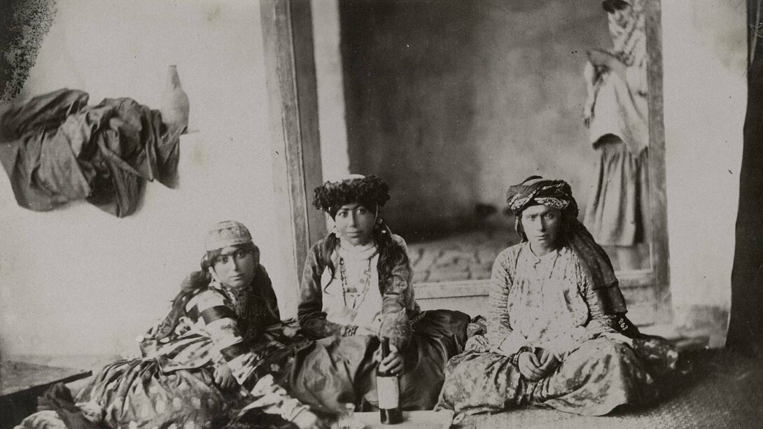 Antoin Sevruguin, "Mujeres en interior", fotografía, entre 1880 y 1896