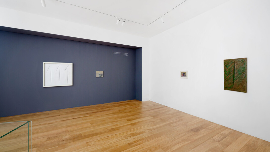 Au-Delà. Morandi/Fontana, vue de l'exposition. Avec l'aimable autorisation de Tornabuoni Art