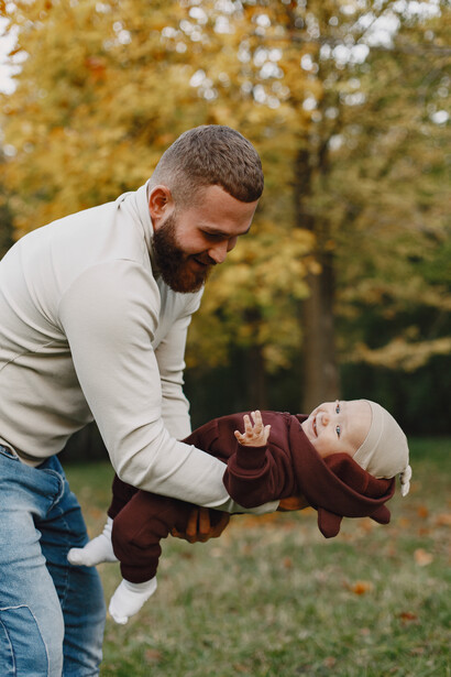 No se trata de reemplazar a un “tipo de hombre” por otro, ni de imponer una nueva norma. Se trata de abrir posibilidades, de crear no sólo un imaginario colectivo donde ser hombre no implique dañar, conquistar, explotar, someter...