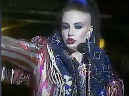 Alaska y Dinarama, "A quién le importa", 1986. Ella elige lo que quiere; nadie más lo hará por ella. Esta canción debería ser un absoluto himno intemporal para todo el mundo