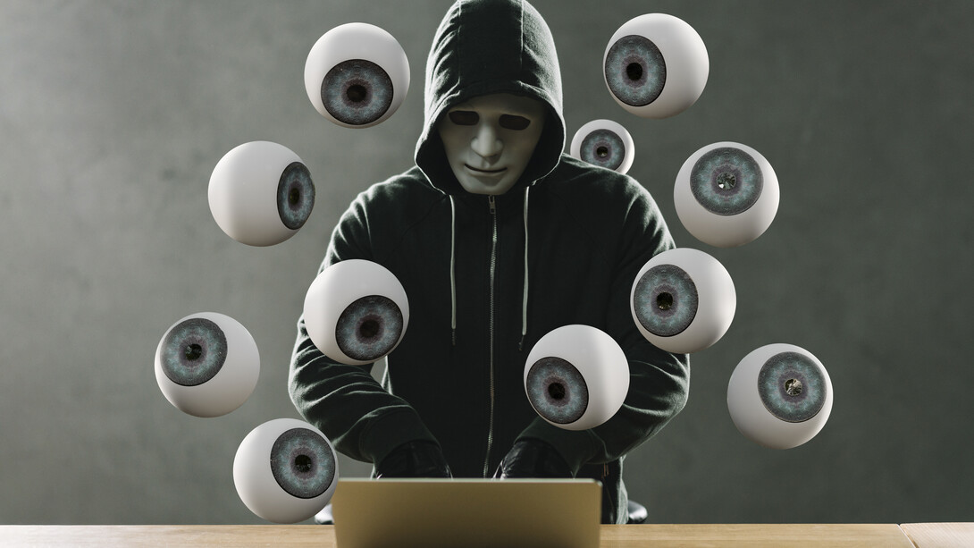 Embora o Brasil tenha feito avanços significativos em sua infraestrutura de inteligência, a questão da contrainteligência permanece um desafio constante. O país tem áreas vulneráveis, como a falta de rastreabilidade rigorosa de imigrantes e a necessidade de mais investimentos e treinamento na inteligência cibernética. A possibilidade de espiões operando dentro do território brasileiro é uma preocupação legítima, pois poderia comprometer a soberania do país e a confiança internacional