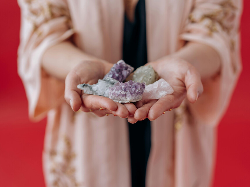 Reiki healing with stones and crystals