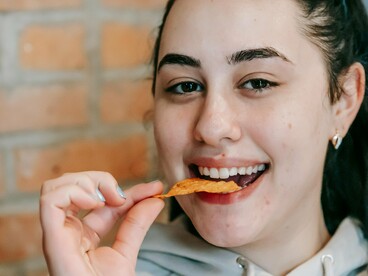 Então, a verdade é que, na adolescência, eu tinha um corpo dentro dos padrões dos anos 2000. Mas eu só digo isso agora, aos 37 anos, porque na época eu também me sentia completamente insatisfeita