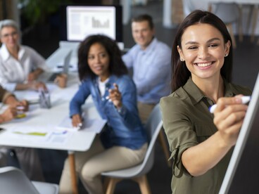 Muito se fala sobre a importância de promover a diversidade no ambiente corporativo, mas, na prática, ela ainda é tratada como uma meta periférica, isolada do core business das empresas. A cultura organizacional, no entanto, não é moldada por discursos, mas por aquilo que é tolerado, incentivado e recompensado no dia a dia da instituição


