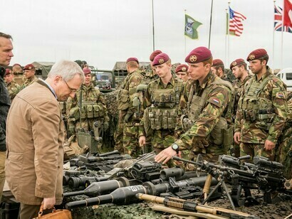 A OTAN concluiu o Exercício Noble Ledger com uma demonstração da Força-Tarefa Conjunta Voluntária (VJTF) e uma apresentação de equipamentos. A Força de Vanguarda foi mobilizada pela primeira vez no Exercício Noble Jump em Zagan, Polônia, em junho de 2015, envolvendo mais de 2.100 soldados de nove países
