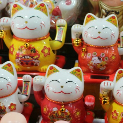Ogni Maneki Neko custodisce una promessa: più speranza, più successo, più armonia