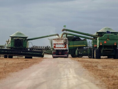  Será que o Brasil exporta mesmo, ou é ao invés 'importado/comprado', como se diz no jargão profissional do ramo!? Afinal, quem exporta commodities de preços controlados por oferta e procura em Bolsas Mercantis internacionais, não precisa vender. Vem a ser comprado, com um limite no esforço estratégico de precificação