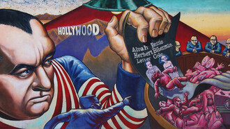 Sátira política del macartismo y el “red scare”. Desde la Guerra Fría hasta la actual rivalidad tecnológica, el temor geopolítico vuelve a proyectarse sobre América Latina en medio de disputas por influencia, datos e infraestructura estratégica