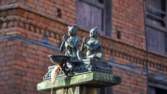 Bandipur is a charming hilltop town in Nepal known for its well-preserved Newar architecture, rich cultural heritage, and stunning Himalayan views