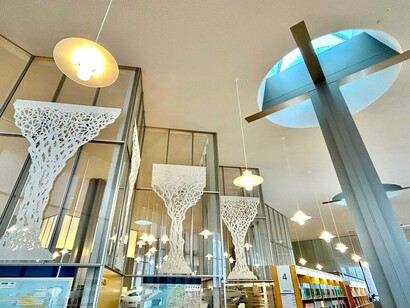 Stencil-cut artwork on the walls of the children’s room © Alma Reyes