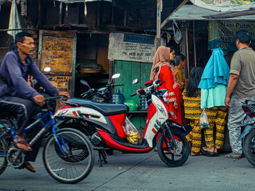 Amid the daily hustle of the streets of Jakarta, Indonesia, the lively atmosphere is matched by the vibrant colours of fresh ingredients, expertly blended together to create the iconic gado-gado salad