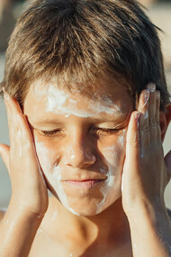 Actuar desde la infancia en la prevención de daños solares es una inversión para construir una sociedad más consciente y saludable