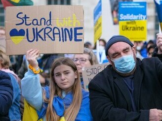 Manifestation contre la guerre à Londres au Royaume-Uni en soutien à l’Ukraine le 6 mars 2022. Photo de Alisdare Hickson