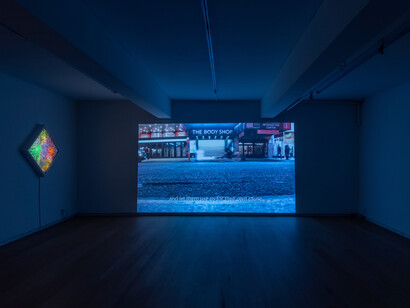 Iván Navarro, Light years, vue de l'exposition. Avec l'aimable autorisation de Templon