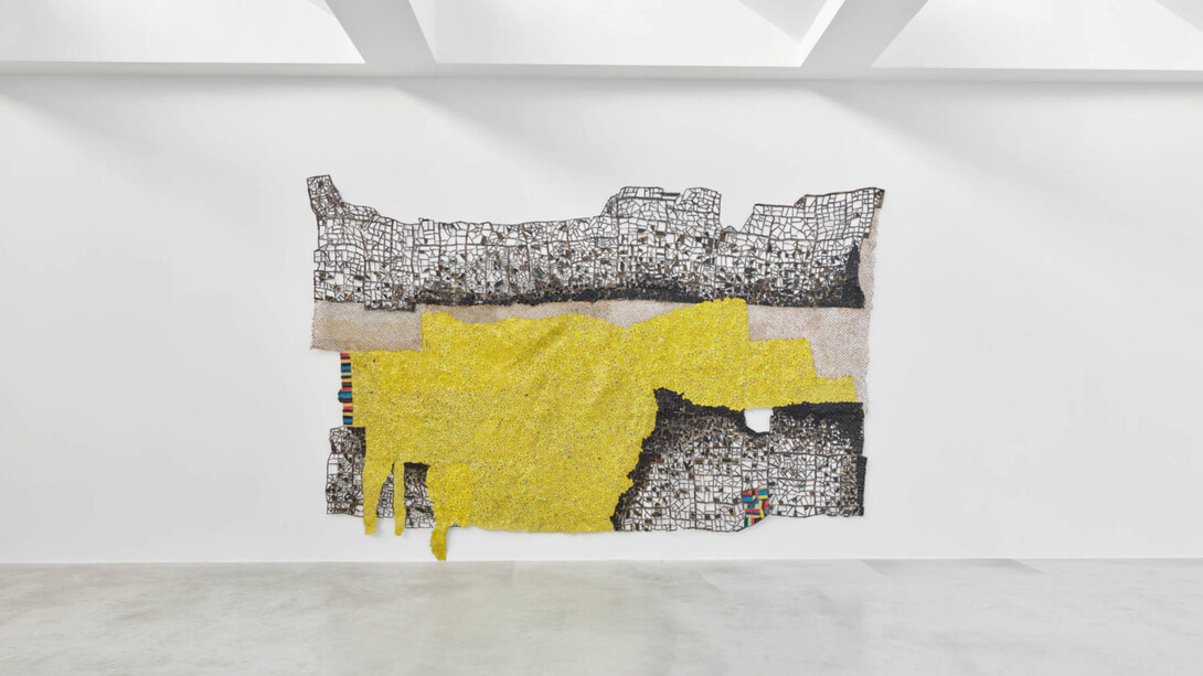 El Anatsui, exhibition view. Courtesy of Axel Vervoordt Gallery