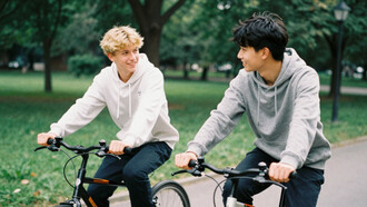 Siamo amici per la pelle o è per la pelle che siamo?