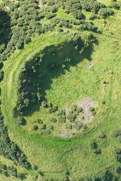 Vista aérea de la tumba de Dowth, condado Meath, Irlanda