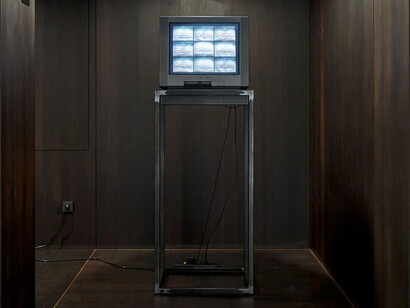 Georg Herold, Basta times, ausstellungsansicht. Mit freundlicher genehmigung der Galerie Gisela Clement