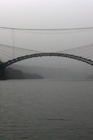 Il ponte sul fiume Giallo della ferrovia Junshuo in costruzione Ordos City, Cina