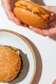 Cheat meal: saltarse un día a la semana la dieta establecida para disfrutar de una comida más calórica e insana