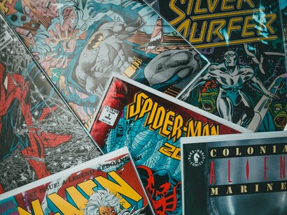 Copertine di vari fumetti: "il fumetto diventa un gesto politico: non per la sua immediatezza, ma per la capacità di smontare la realtà e ricostruirla attraverso simboli, immagini, emozioni"