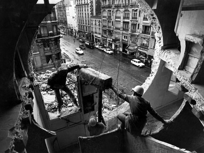 Gordon Matta-Clark, Conical Intersect, 1975