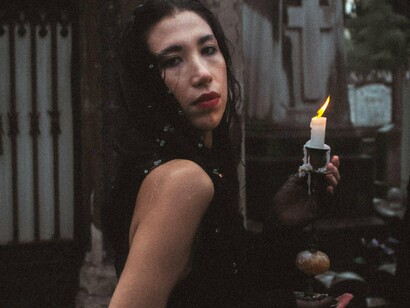 Eu continuo a pensar como será quando chegar a minha vez. Imagino o meu próprio funeral, sem razão aparente. Sei apenas que quero ser cremado