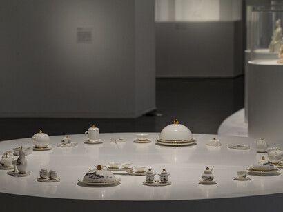 White and all China dehua ceramics exhibition, exhibition view. Courtesy of Tsinghua University Art Museum
