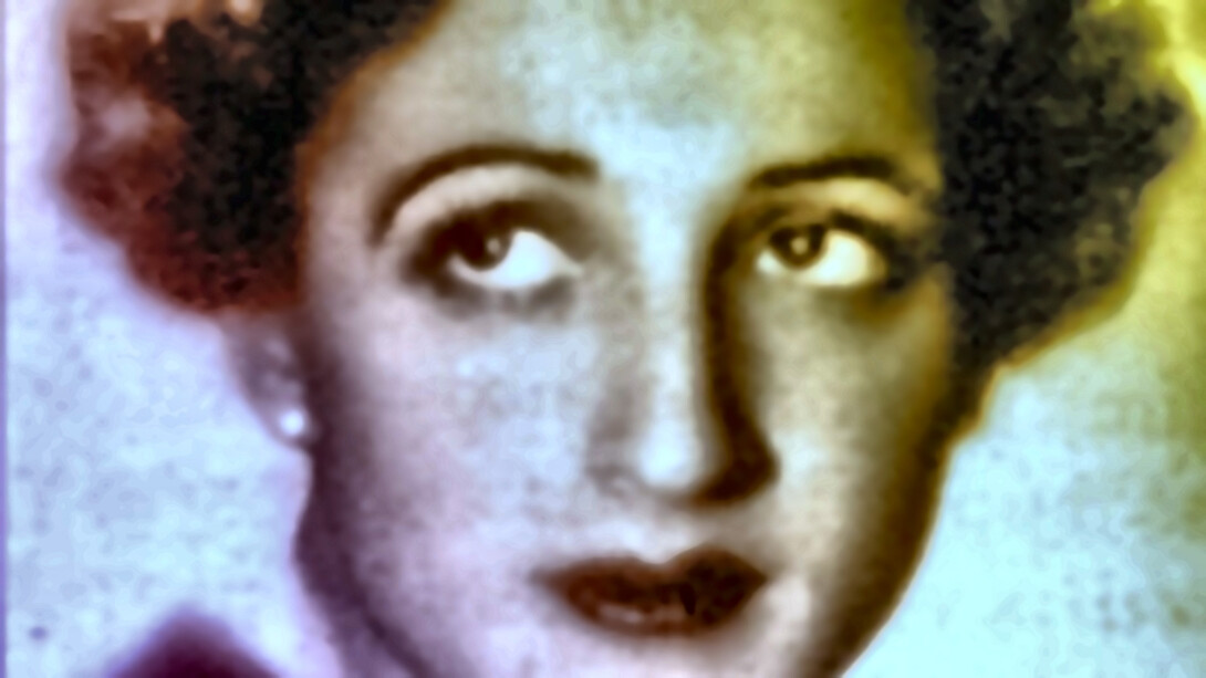 Delia del Carril nació en Polvaredas, Argentina el 27 de septiembre de 1884 — falleció el 26 de julio de 1989 en Santiago, Chile