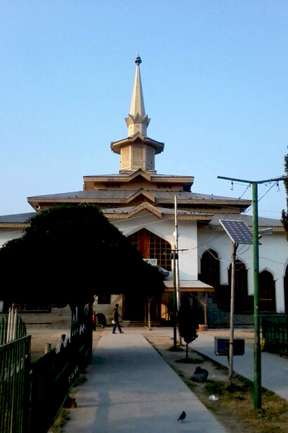 Located in Srinagar, Khanqah Naqshband Sahib is a sacred site honoring the esteemed Sufi saint Sheikh Noor-ud-Din Noorani, widely known as Nund Rishi