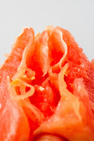 O hímen é frequentemente mal compreendido e cercado por mitos. Entenda a verdadeira natureza desse tecido e como ele se relaciona com as expectativas sociais sobre a virgindade feminina, desafiando ideias antiquadas e promovendo uma visão mais informada