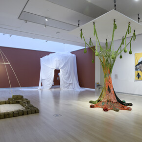 Various artists, Golden repair, exhibition view. Courtesy of Ludwig Museum