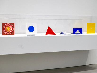 Lygia Pape, Weaving space, exhibition view. Courtesy of Bourse de Commerce