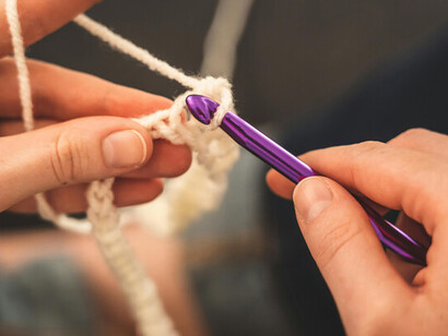 El crochet es un arte paciente que se construye puntada a puntada, donde el tiempo deja de apurar y las manos encuentran su propio ritmo